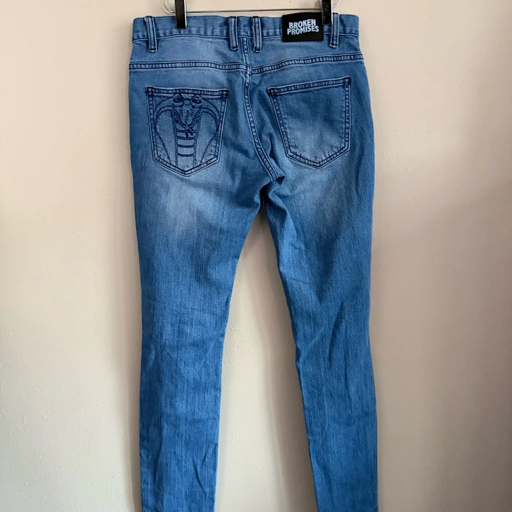 Broken Promises Jeans 30 Distressed Skinny Denim Cobra Embroidered Streetwear - Picture 9 of 11